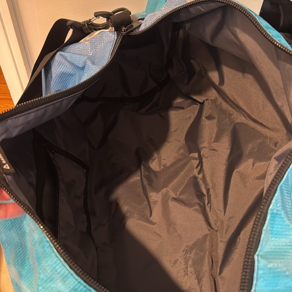 Reform duffle bag used once aqua blue with longer shoulder strap - Picture 5 of 5